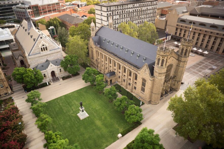 Đại học Adelaide Úc có tốt không? Học phí, học bổng và điều kiện chi tiết 2025