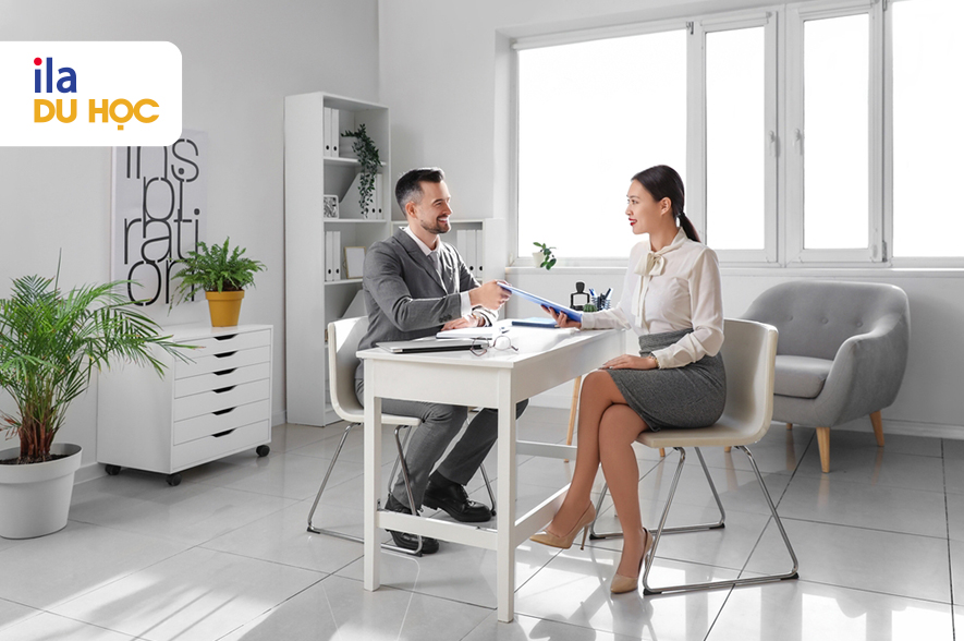 Talk about your future job: Hướng dẫn trả lời IELTS Speaking Part 2 & 3
