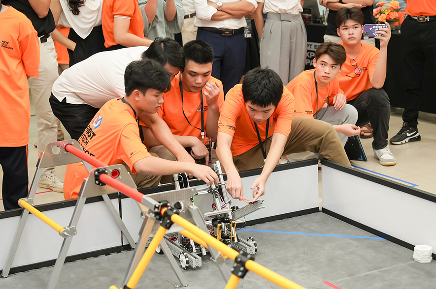 Bao nhiêu điểm thi được học bổng của Đại học FPT? 